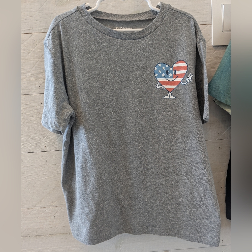 4️⃣ FOUR Old Navy Boy's Graphic T-Shirts - Gray, Green, & Black - Picture 3 of 10